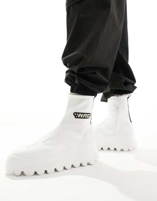 ASOS Design Klobige Sock Boots mit ReiBverschluss in WeiB und Motocross Details