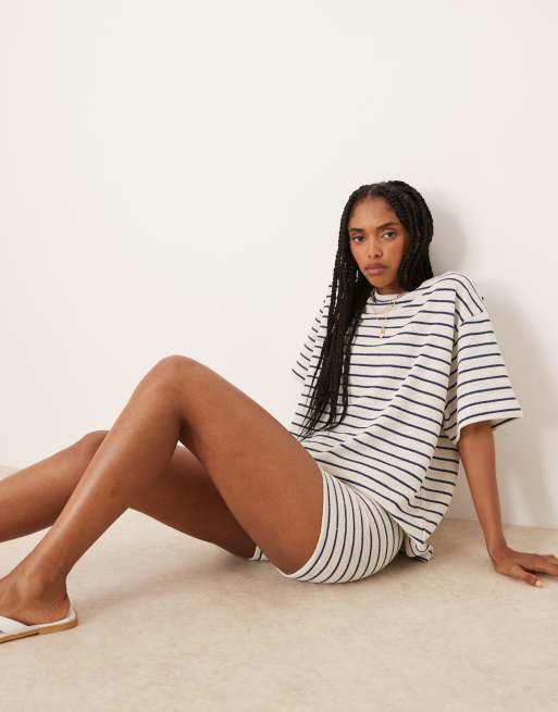 ASOS DESIGN – Knapp geschnittene Shorts aus Strick mit Streifen, Kombiteil, 3 von 4