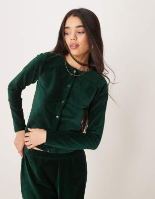 ASOS DESIGN - Knapp geschnittene Strickjacke aus Samtcord in Waldgrün, Kombiteil