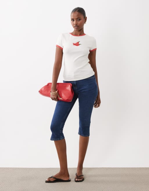 ASOS DESIGN – Knapp geschnittenes, geripptes Ringer-T-Shirt in Weiß mit perlenverziertem Chili-Print, 3 von 4