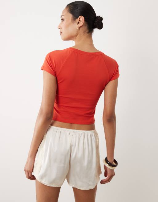 ASOS DESIGN – Knapp geschnittenes, geripptes T-Shirt in Rot mit „Puerto Rico Athletics“-Grafik, 4 von 4