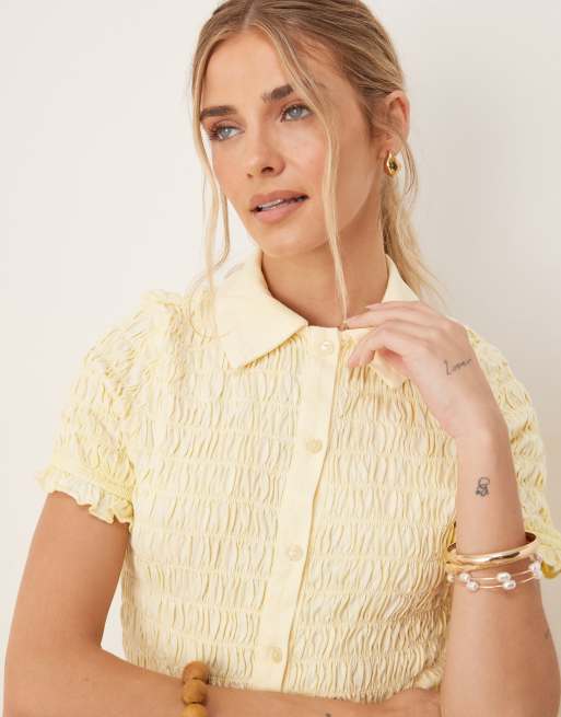 ASOS DESIGN – Knapp geschnittenes, gesmoktes Hemd in verwaschenem Creme, Kombiteil, 3 von 4