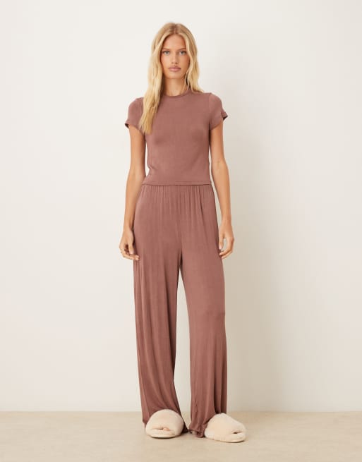 ASOS DESIGN – Knapp geschnittenes Lounge-T-Shirt in transparentem Braun