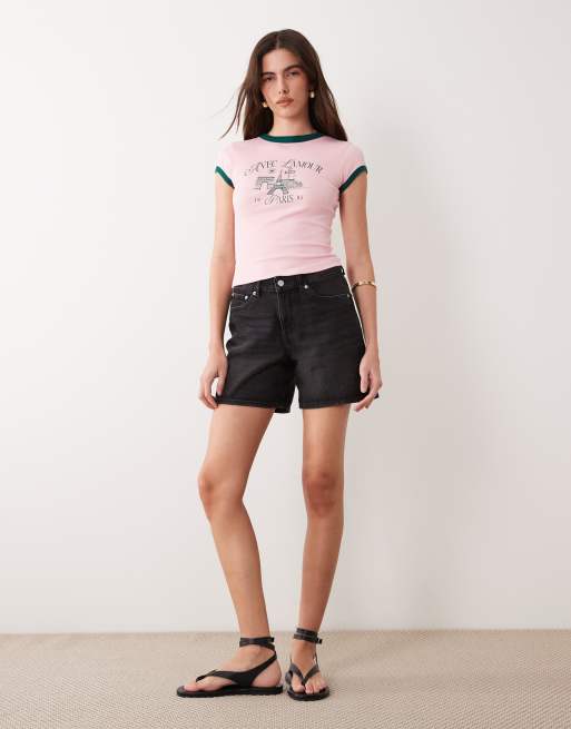 ASOS DESIGN – Knapp geschnittenes Ringer-T-Shirt in Rosa mit „L'Amour Paris“-Grafik, 2 von 4
