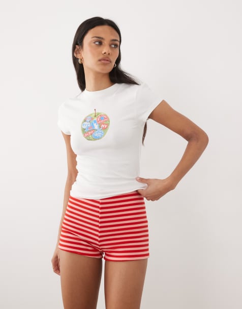 ASOS DESIGN – Knapp geschnittenes Ringer-T-Shirt in Weiß mit Apfel-Print - view 1
