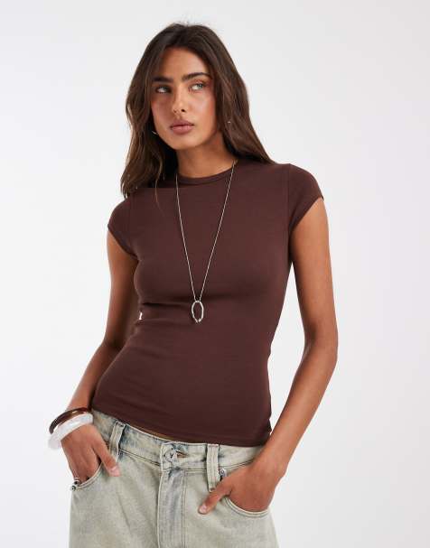 ASOS DESIGN – Knapp geschnittenes, schlichtes, eng anliegendes T-Shirt in Schokobraun mit kurzen Ärmeln - view 1
