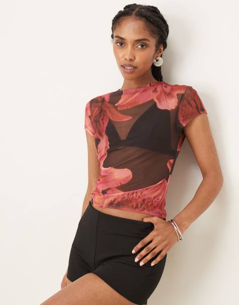 ASOS DESIGN – Knapp geschnittenes T-Shirt aus Netzstoff mit rosa Blumenmuster - view 1