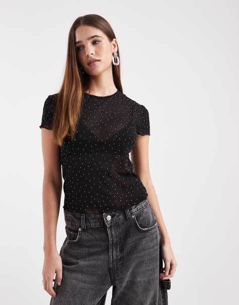 ASOS DESIGN – Knapp geschnittenes T-Shirt aus strukturiertem Netzstoff in Schwarz mit Hotfix-Verzierung und Kräuselsaum - view 1