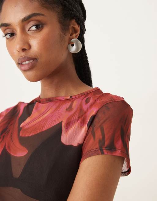 ASOS DESIGN – Knapp geschnittenes T-Shirt aus transparentem Netzstoff mit rosa Blumenmuster, 4 von 4