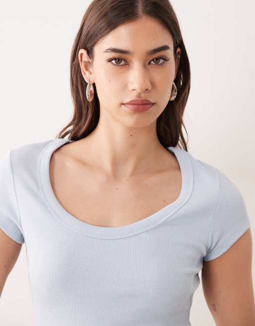 ASOS DESIGN – Knapp geschnittenes T-Shirt in Babyblau mit U-Ausschnitt, 3 von 4