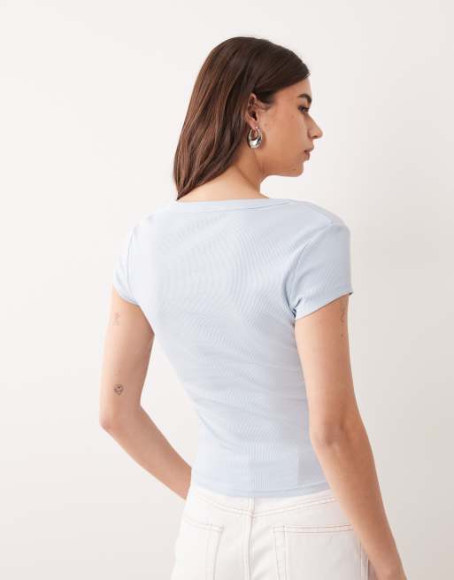 ASOS DESIGN – Knapp geschnittenes T-Shirt in Babyblau mit U-Ausschnitt, 4 von 4