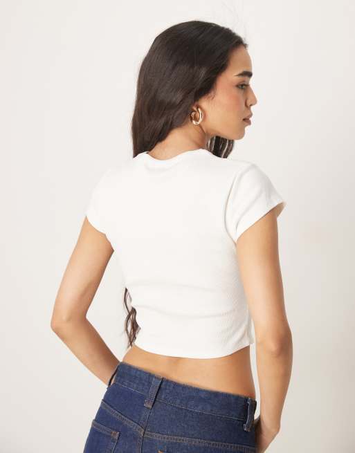 ASOS DESIGN – Knapp geschnittenes T-Shirt in Cremeweiß mit Valentinsbären-Print, 2 von 4