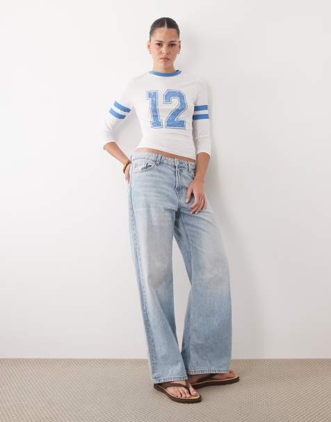 ASOS DESIGN – Knapp geschnittenes T-Shirt in Ecru und Blau mit Dreiviertelärmeln und College-Print - view 1