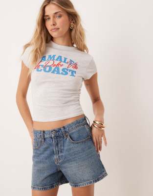 ASOS DESIGN - Knapp geschnittenes T-Shirt in Eisweiß meliert mit Amalfi-Print-Grau