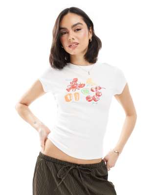ASOS DESIGN - Knapp geschnittenes T-Shirt in geripptem Weiß mit Hummer-Print