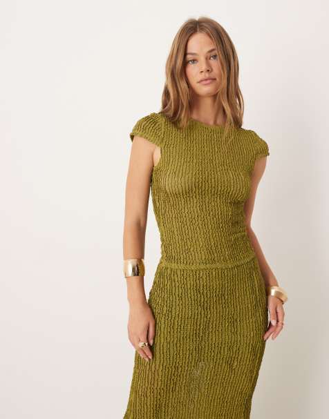 ASOS DESIGN – Knapp geschnittenes T-Shirt in Grün mit Kräuselstruktur - view 1