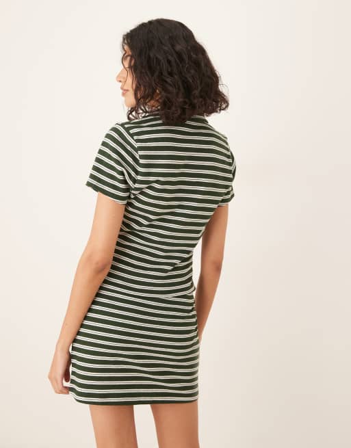 ASOS DESIGN – Knapp geschnittenes T-Shirt in Grün und Weiß gestreift mit Struktur, Kombiteil, 3 von 4