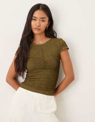 ASOS DESIGN - Knapp geschnittenes T-Shirt in Khaki mit Kräuselstruktur-Grün