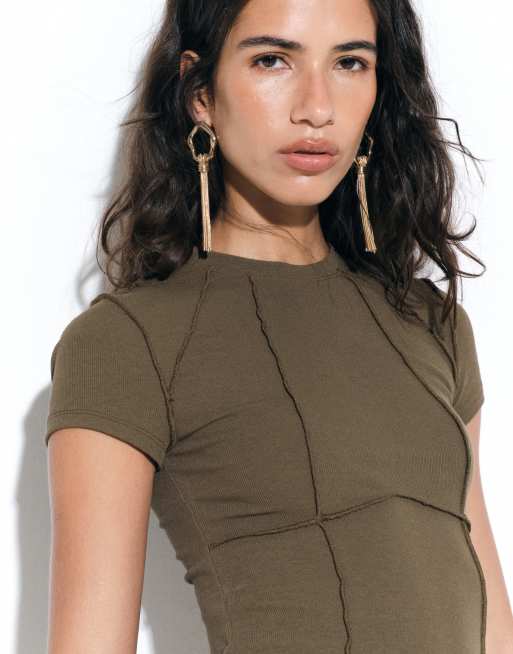 ASOS DESIGN – Knapp geschnittenes T-Shirt in Khaki mit Ziernaht, 3 von 4
