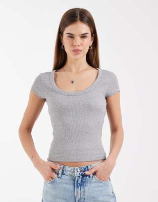 ASOS DESIGN - Knapp geschnittenes T-Shirt in meliertem Grau mit U-Ausschnitt