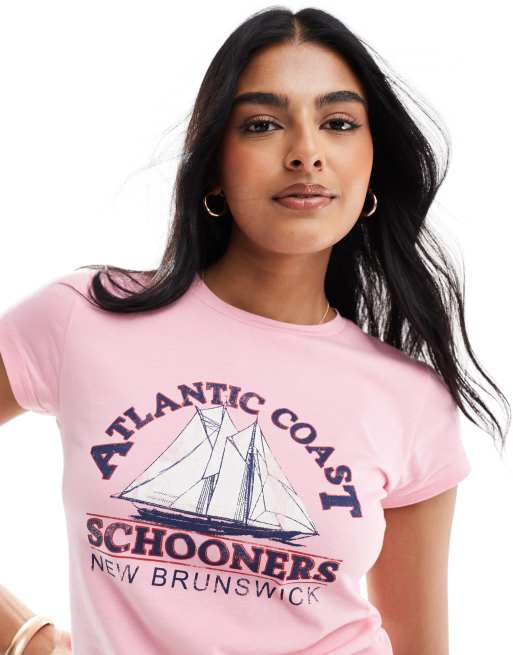 ASOS DESIGN – Knapp geschnittenes T-Shirt in Rosa mit „Atlantic Coast“-Grafik
