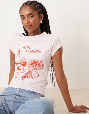 ASOS DESIGN - Knapp geschnittenes T-Shirt in Rosa mit „Girl Dinner"-Grafikprint