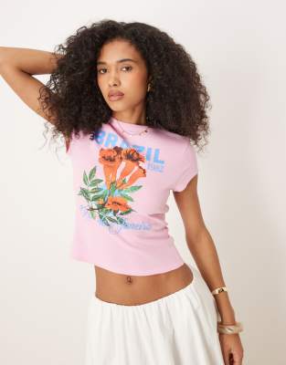 ASOS DESIGN - Knapp geschnittenes T-Shirt in Rosa mit Waffelstruktur und „Brazil"-Grafikprint