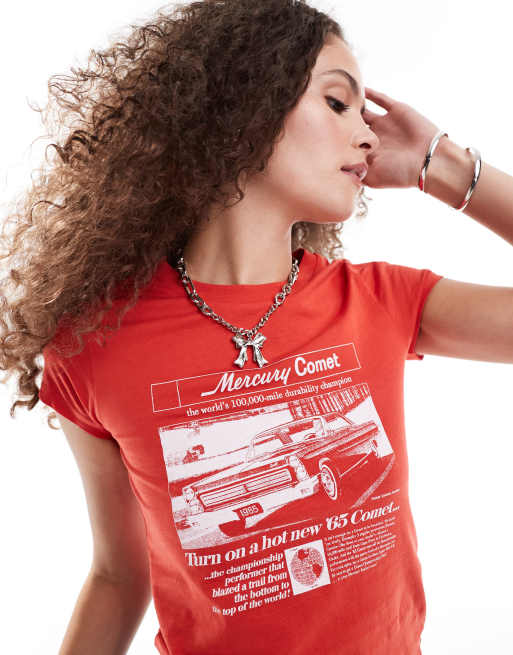 ASOS DESIGN – Knapp geschnittenes T-Shirt in Rot mit lizenziertem Ford-Grafikprint