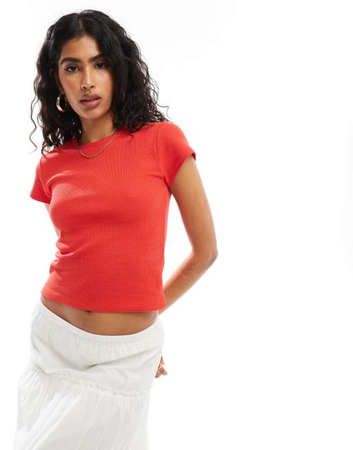 ASOS DESIGN – Knapp geschnittenes T-Shirt in Rot mit Waffelstruktur