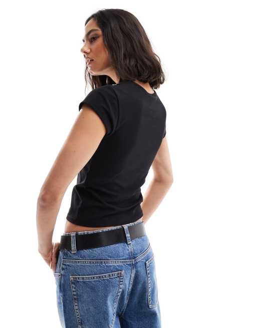 ASOS DESIGN – Knapp geschnittenes T-Shirt in Schwarz mit Schlangen-Grafikprint, 4 von 4