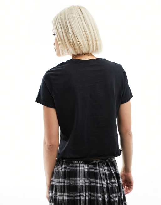 ASOS DESIGN – Knapp geschnittenes T-Shirt in Schwarz mit Schleife-Grafikprint, 3 von 3