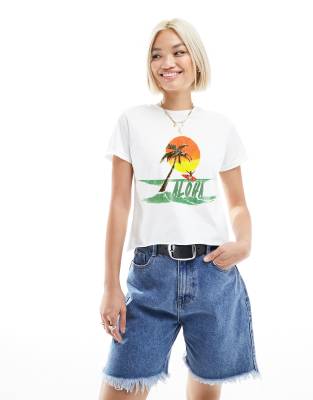 ASOS DESIGN - Knapp geschnittenes T-Shirt in Weiß mit „Aloha"-Sonnenuntergangs-Print