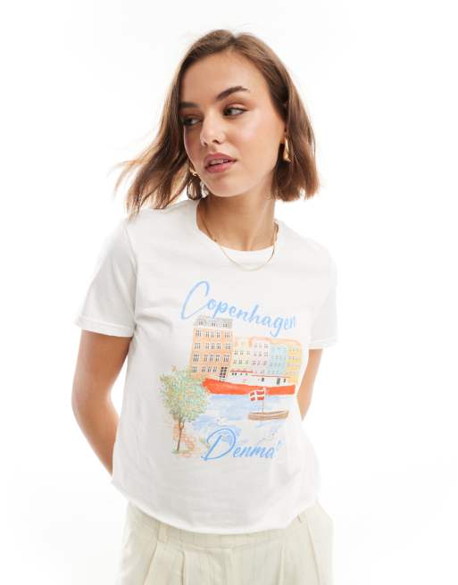 ASOS DESIGN – Knapp geschnittenes T-Shirt in Weiß mit „Copenhagen“-Grafikprint