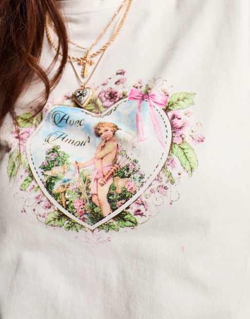 ASOS DESIGN – Knapp geschnittenes T-Shirt in Weiß mit herzförmigem Engel-Grafikprint, 2 von 4
