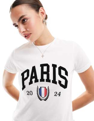 ASOS DESIGN - Knapp geschnittenes T-Shirt in Weiß mit „Paris"-Grafikprint