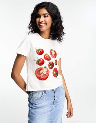 ASOS DESIGN - Knappes, kurz geschnittenes T-Shirt in Weiß mit Tomaten-Grafikprint