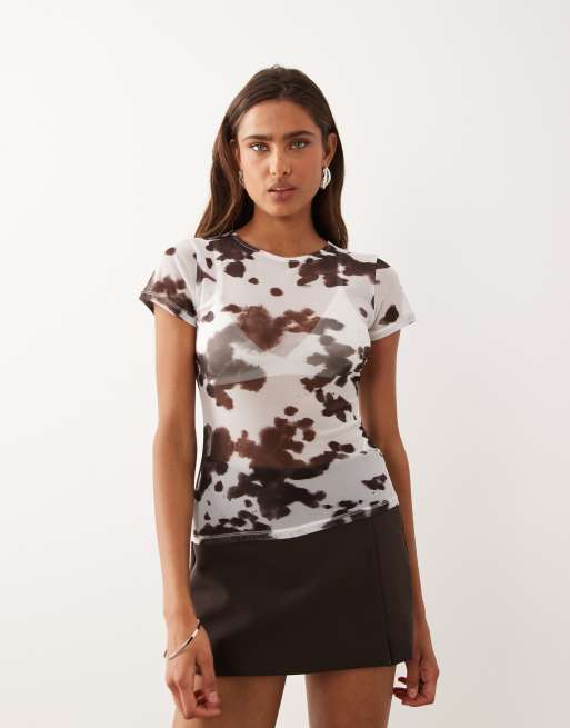 ASOS DESIGN – Knappes T-Shirt aus transparentem Netzstoff mit Kuhfellmuster, 2 von 4
