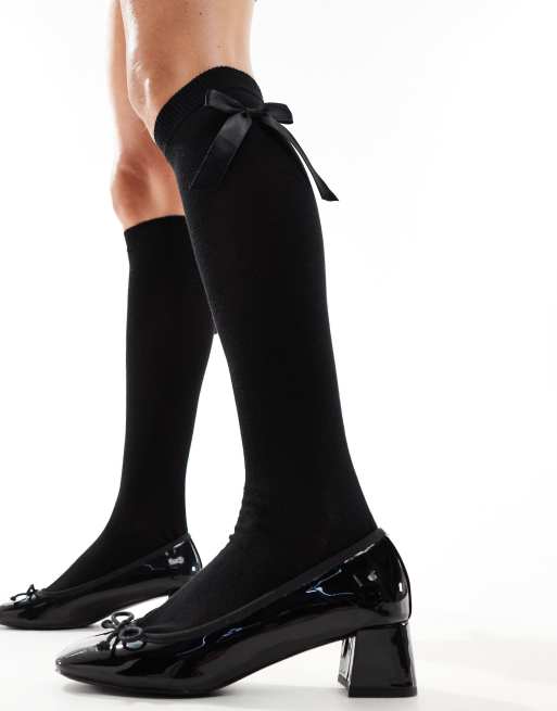  ASOS DESIGN knee high socks with bow in black 