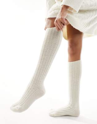 ASOS DESIGN - Kniehohe, lockere Stiefelsocken aus Wollmischgewebe in Hafer-Neutral