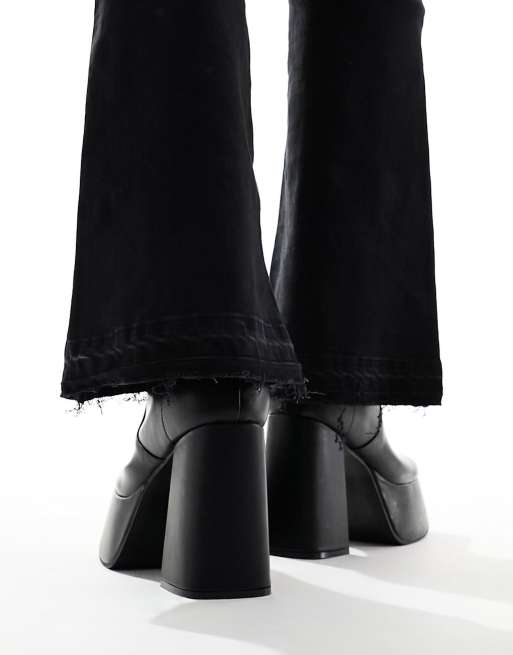 ASOS DESIGN – Kniehohe Stiefel mit Plateausohle aus schwarzem Kunstleder, 3 von 4
