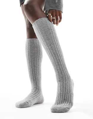 ASOS DESIGN - Kniehohe Stiefelsocken aus Wolle in Grau