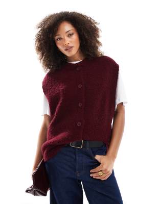 knit boucle vest in burgundy-Red