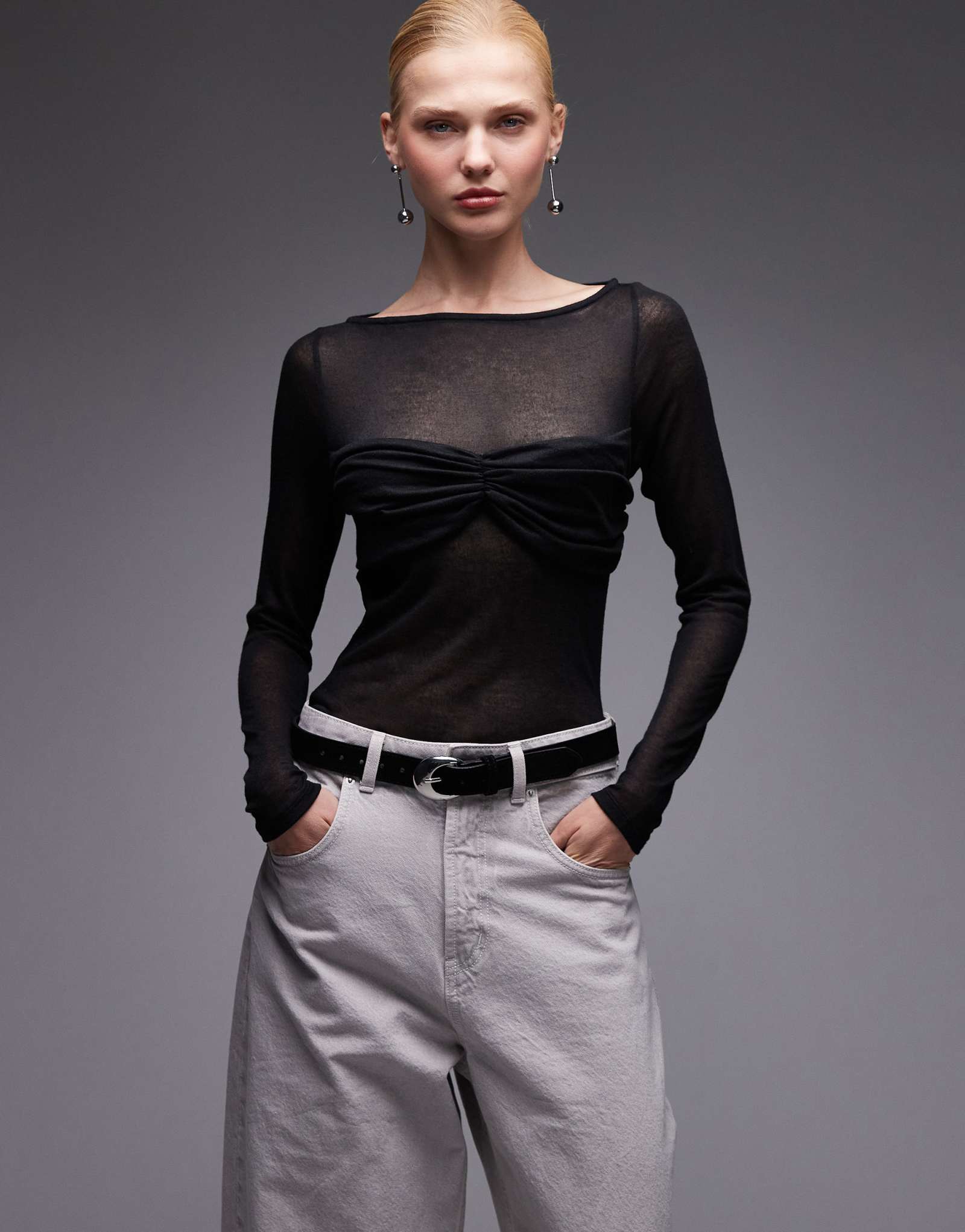 ДИЗАЙНЕРСКИЙ трикотажный топ ASOS с полупрозрачным длинным рукавом и рюшами на груди черного цвета