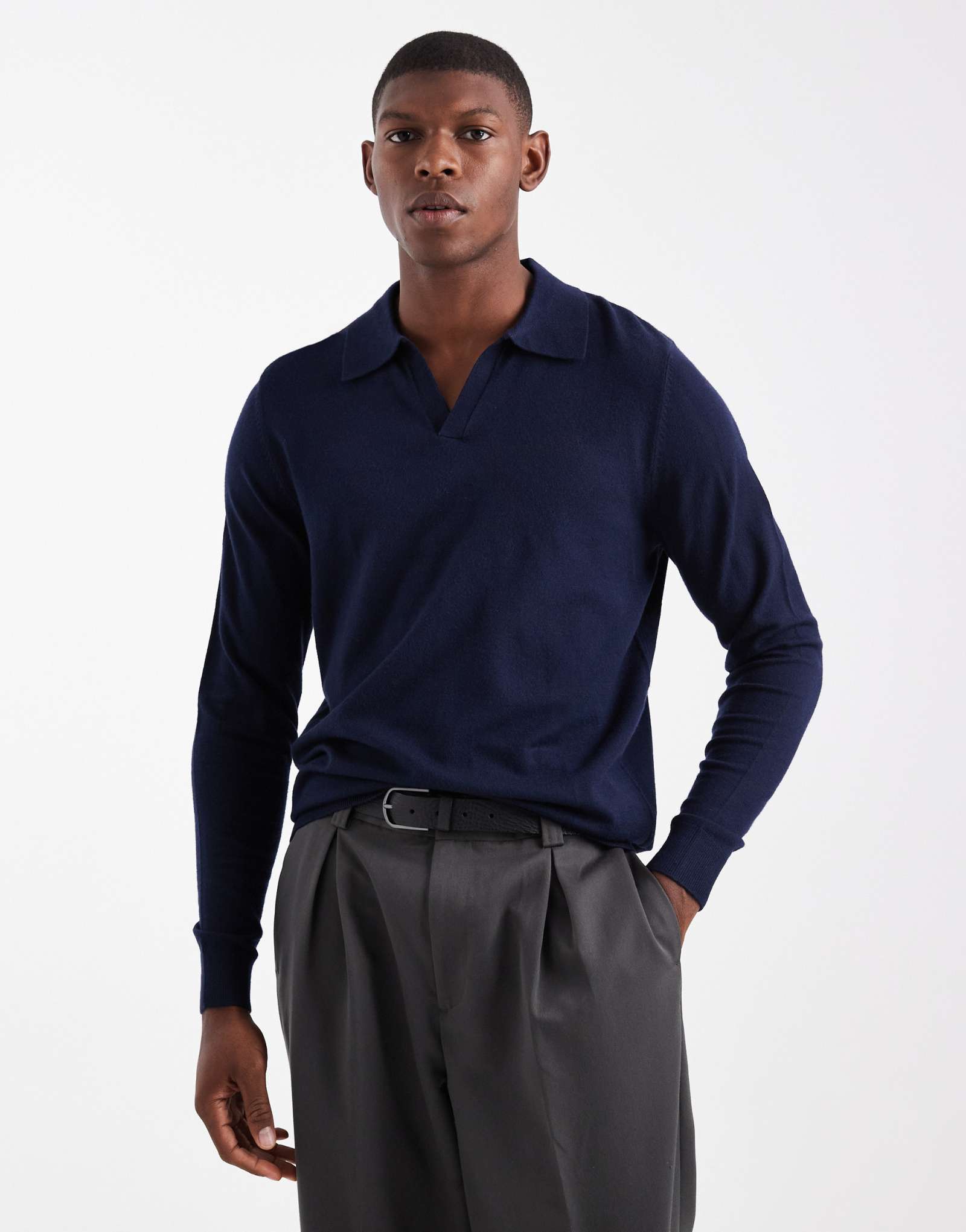 Дизайнерский вязаный свитер ASOS с вырезом горловины темно-синего цвета