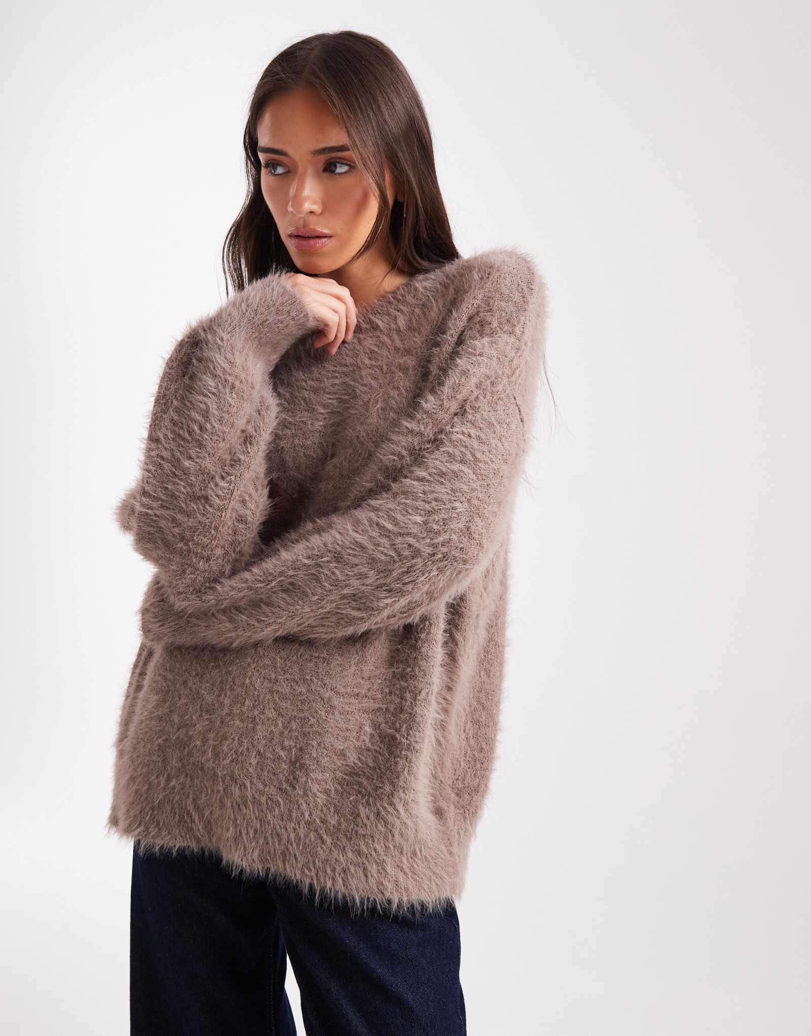 ДИЗАЙНЕРСКИЙ вязаный свитер оверсайз от ASOS из пряжи для наращивания ресниц цвета мокко