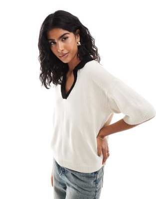 knit polo top with contrast notch collar in cream-White