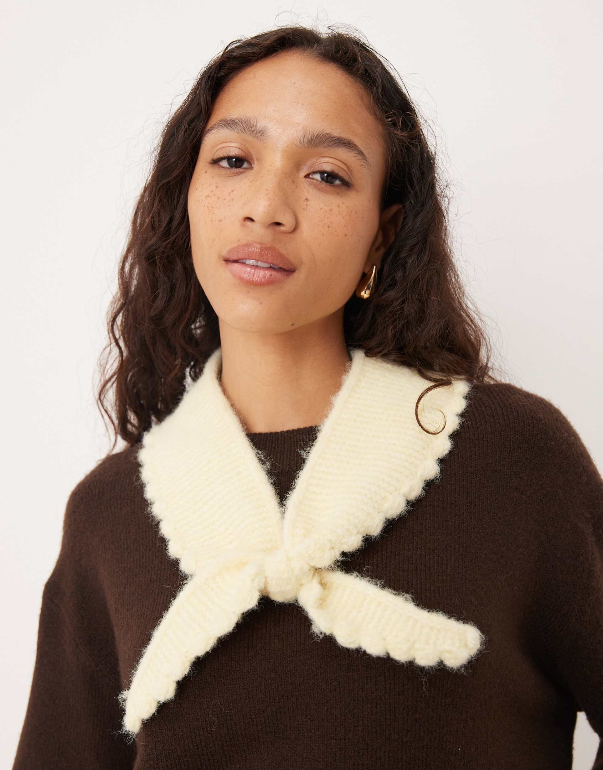 asos design knit scallop edge neckerchief in buttermilk