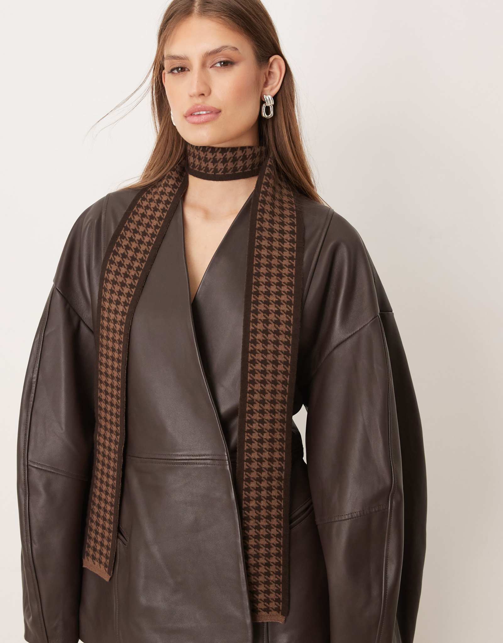 ДИЗАЙНЕРСКИЙ вязаный узкий шарф ASOS с принтом 