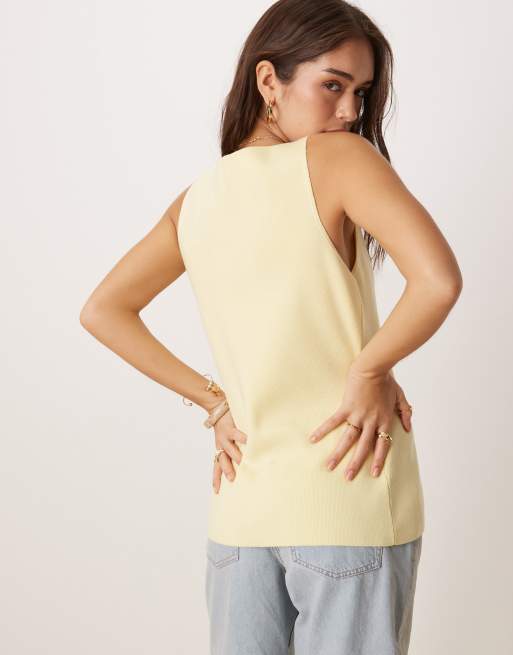 ASOS DESIGN – Ljusgul, stickad kostymväst med flera knappar och rak ringning