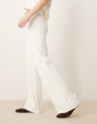 ASOS DESIGN KNIT STRUCTURED WIDE LEG PANTS WITH SEAM FRONT DETAIL 
